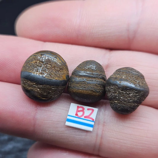 EARTH EMBRACE – Natural Iron Tiger Eye Chakra Energy Stone for Garden