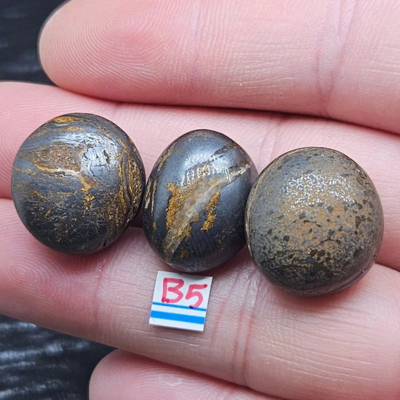 EARTH EMBRACE – Natural Iron Tiger Eye Chakra Energy Stone for Garden